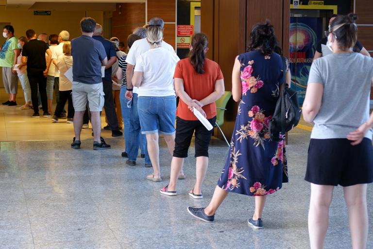 Covid-19 Hatırlatma dozu için hastanelerde yoğunluk oluştu!