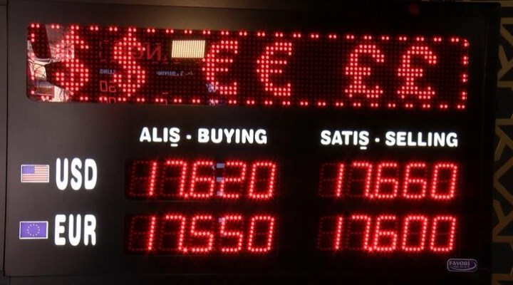 Dolar, euroyu geçti