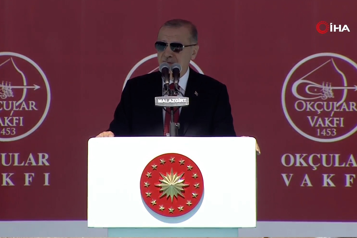 Erdoğan: Malazgirt milletimizle birlikte, tüm İslam dünyasının bir zaferidir