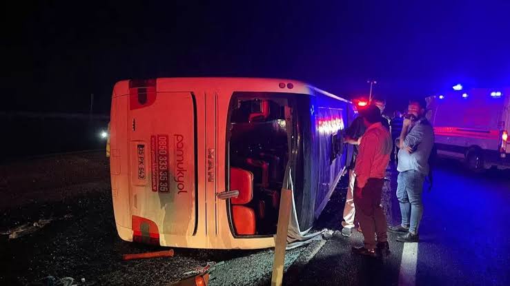Antalya-İstanbul seferi yapan otobüs devrildi: 28 yaralı
