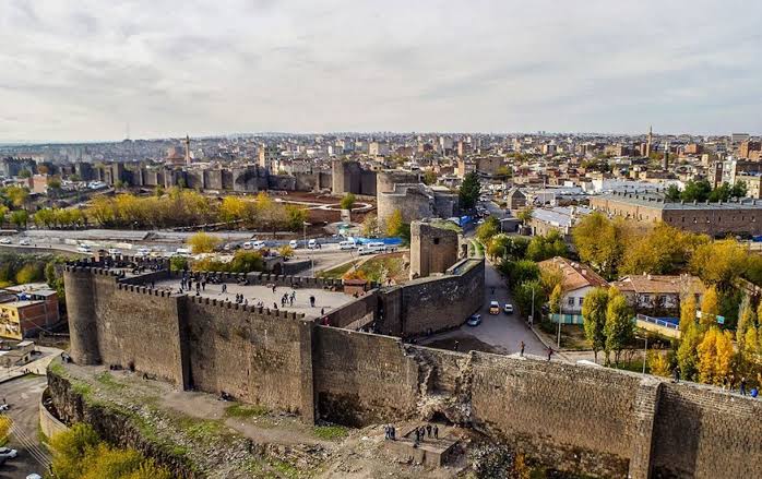 DİYARBAKIR NEDEN DEĞERLİ OKUYUN MUTLAKA