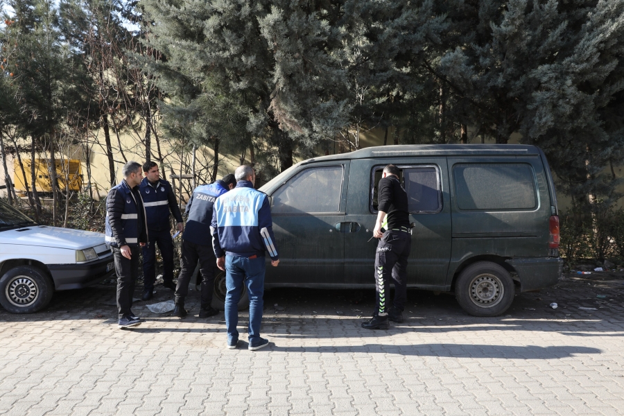 Çevre Kirliliğine Yol Açan Hurda Araçlar Çekildi