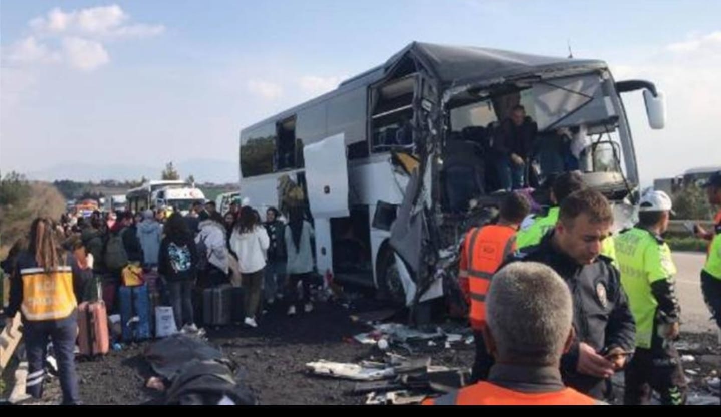 Konya’daki KYK yurduna öğrenci taşıyan otobüs kaza yaptı!
