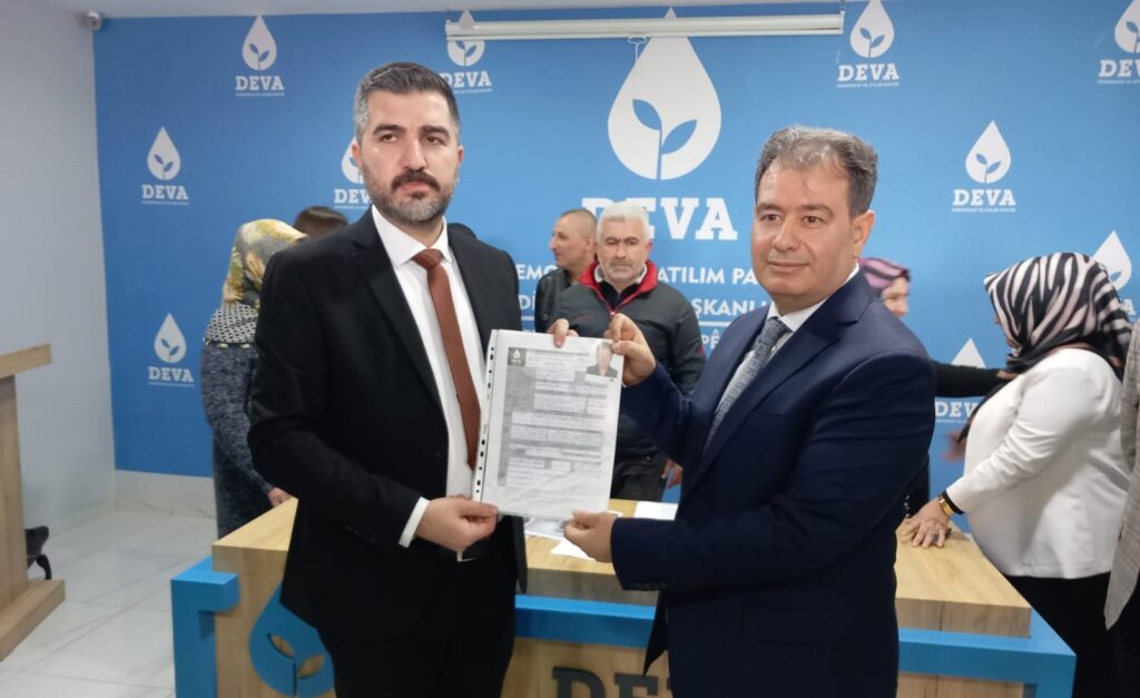 Prof. Dr. Cenap Ekinci Diyarbakır DEVA’ya Başvurdu
