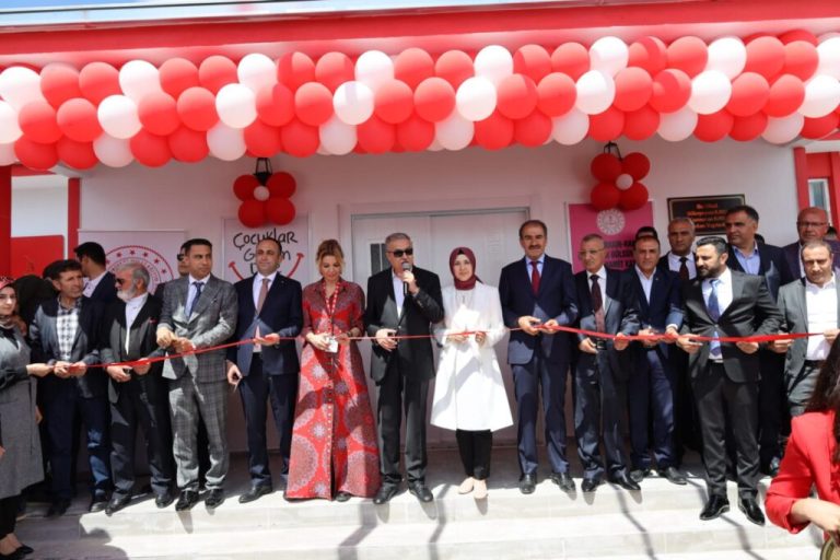 Sanatçı Gülben Ergen, Diyarbakır’da Anaokulu Açılışına Katıldı!
