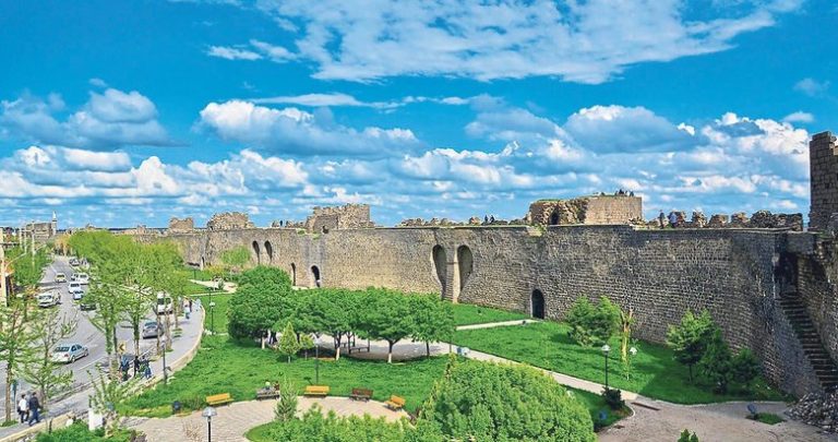 KADİR CANTÜRK: Diyarbakır’ın tarihsel arkaplanı