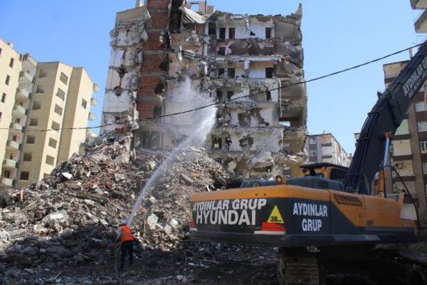 Diyarbakır’da 5 Bin 442 Ağır Hasarlı Yapıdan 3 Bin 225’i Yıkıldı
