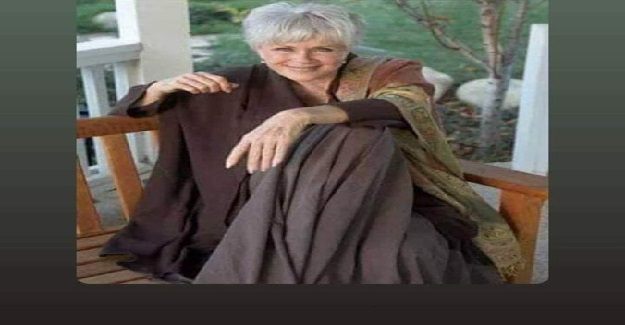 Emekli bir Türk ile evlenen 72 yaşındaki yabancı kadın,Türklere ait gözlemlerini anlatıyor