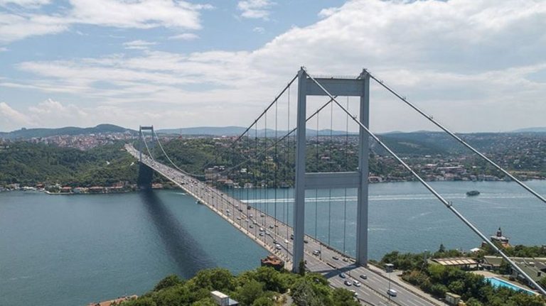 Cumhurbaşkanı Erdoğan İmzaladı: Otoyol ve Köprü Geçiş Ücretlerine “Refah” Düzenlemesi!
