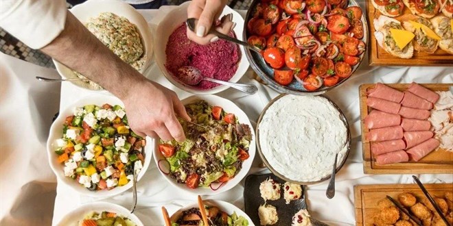 RAMAZAN AYINDA SAĞLIKLI BESLENME ÖNERİLERİ