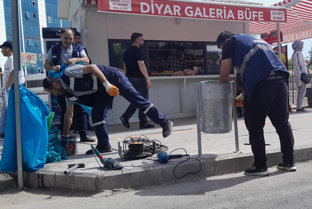 Diyarbakır’da kent merkezindeki çöp kovaları yenileniyor