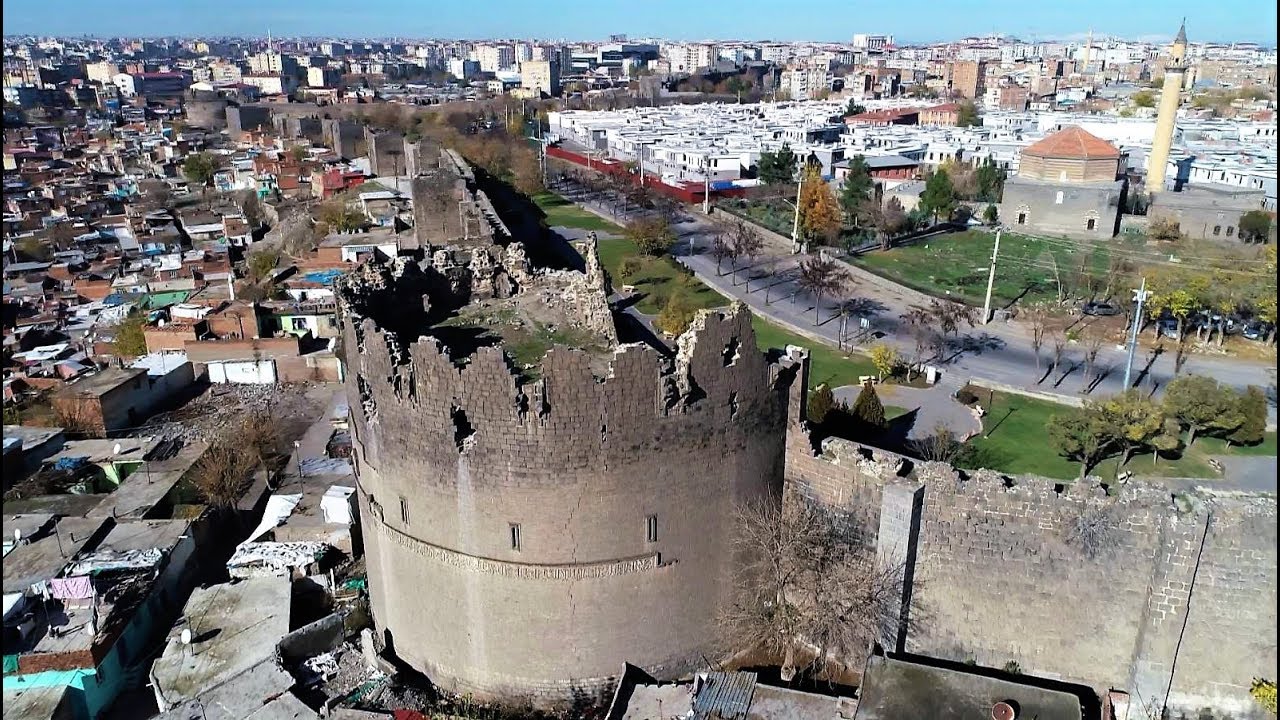 Sur İlçesinde Neler Oluyor?