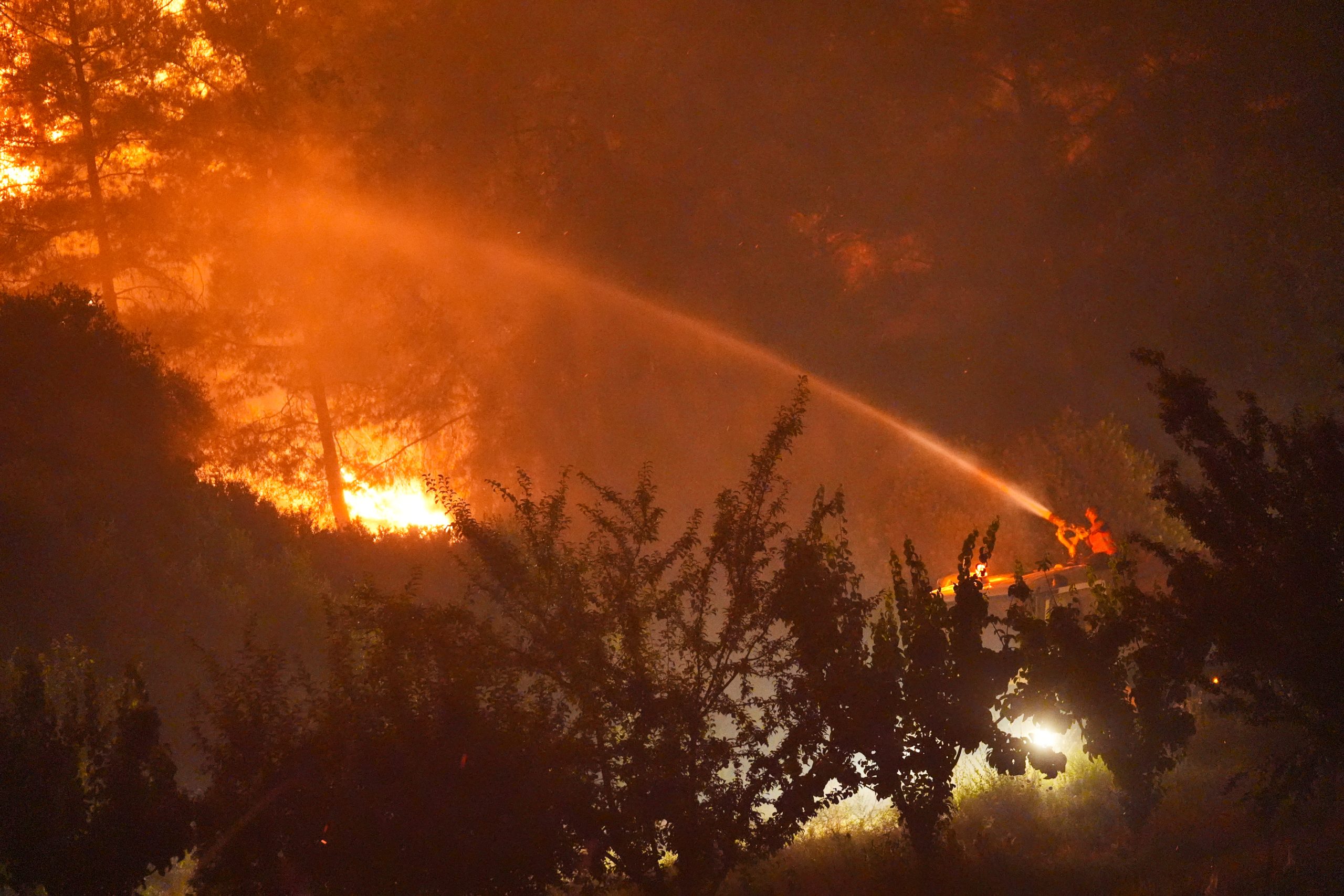 Muğla ve Antalya’daki Orman Yangınları Kontrol Altına Alındı