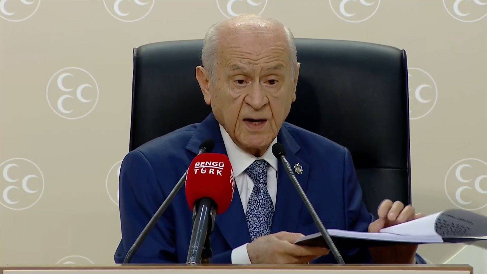 Bahçeli, 154 kişilik isim dosyasını gösterdi