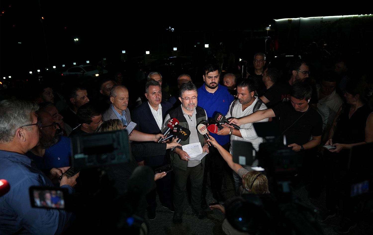 Bakan: Yangınlar piknikte yakılan ateş ve sigara kaynaklı