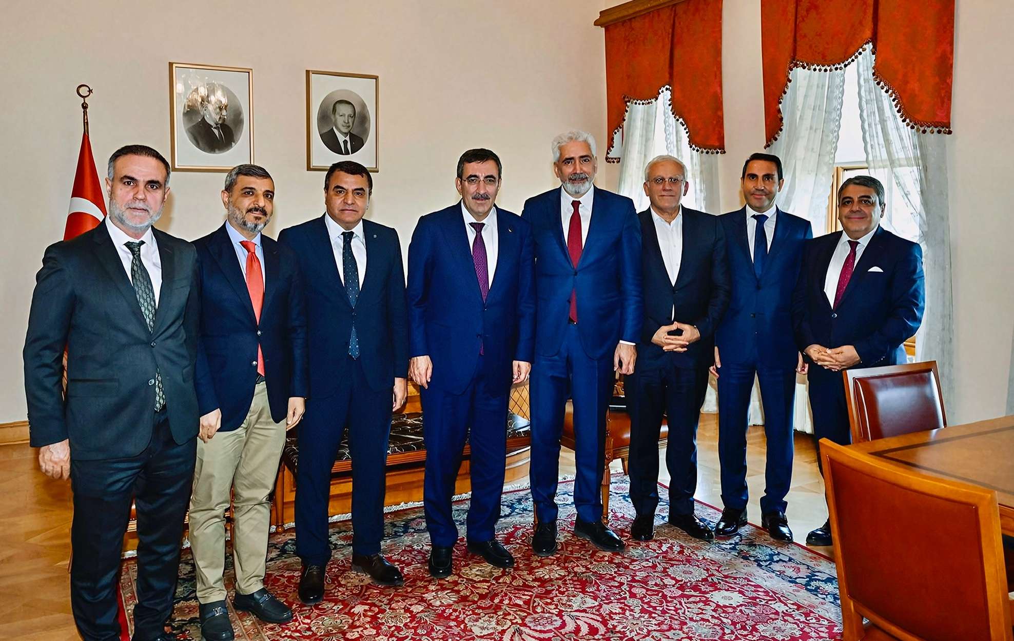 Diyarbakırlı iş insanları Cumhurbaşkanı vekili Cevdet Yılmaz ile görüştü
