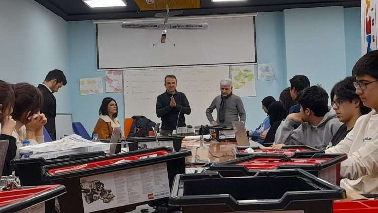 Hamdi TEMEL: Gençlik Merkezleri: Geleceğimize Açılan Kapılar