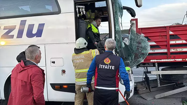 Kütahya’da kaza: 14 kişi yaralandı