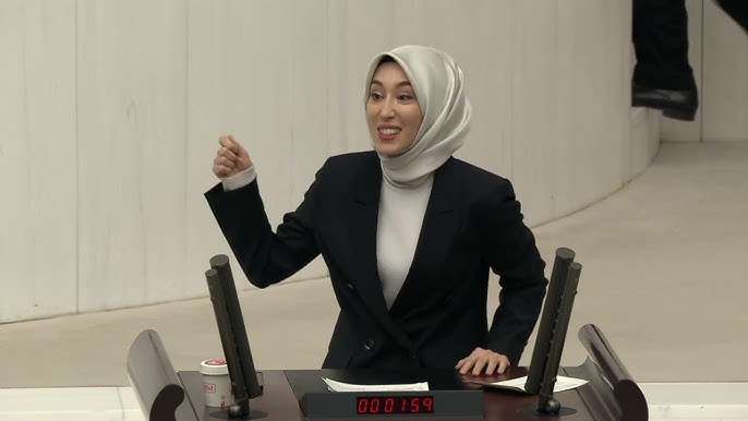 Rümeysa Kadak: Mecliste Sıfır Performans, Ömür Boyu Emekli Maaşı mı?