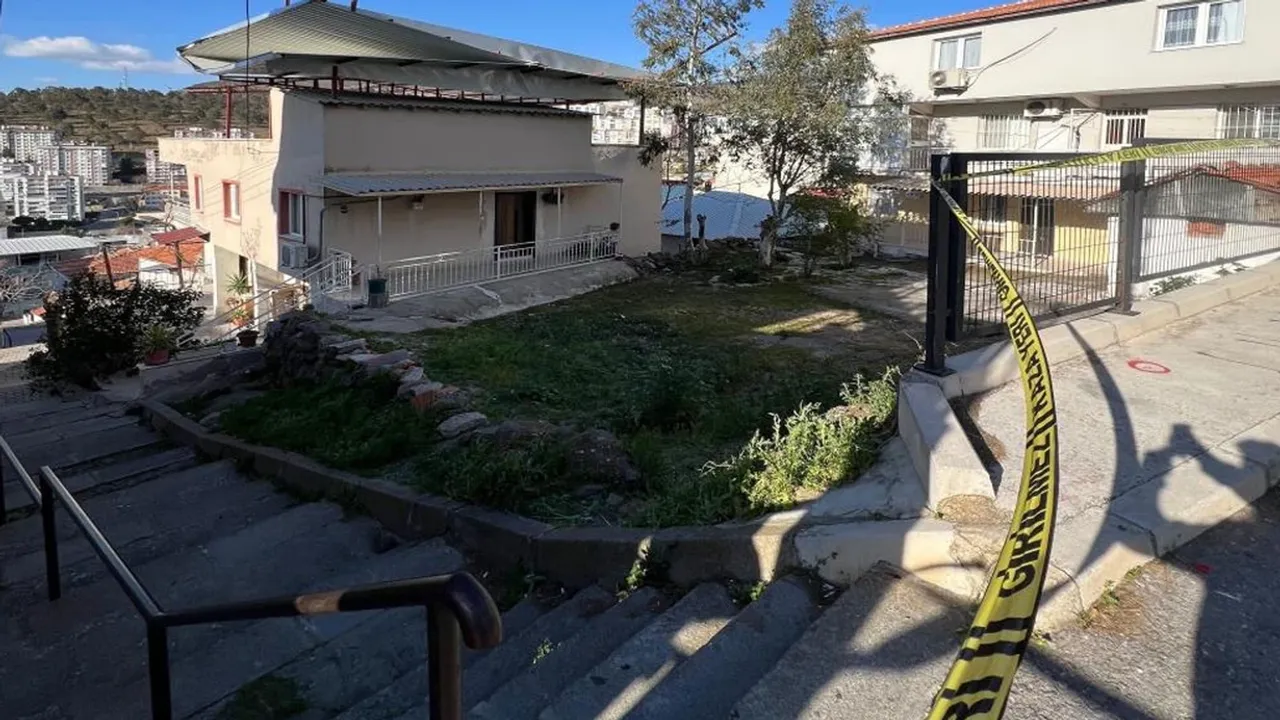 İzmir’de Çatı Tamiri Faciası: Baba-Oğul Hayatını Kaybetti
