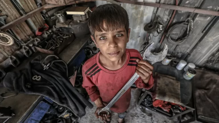 23 Nisan’da Karanlık Tabloya Dönüp Bakmak