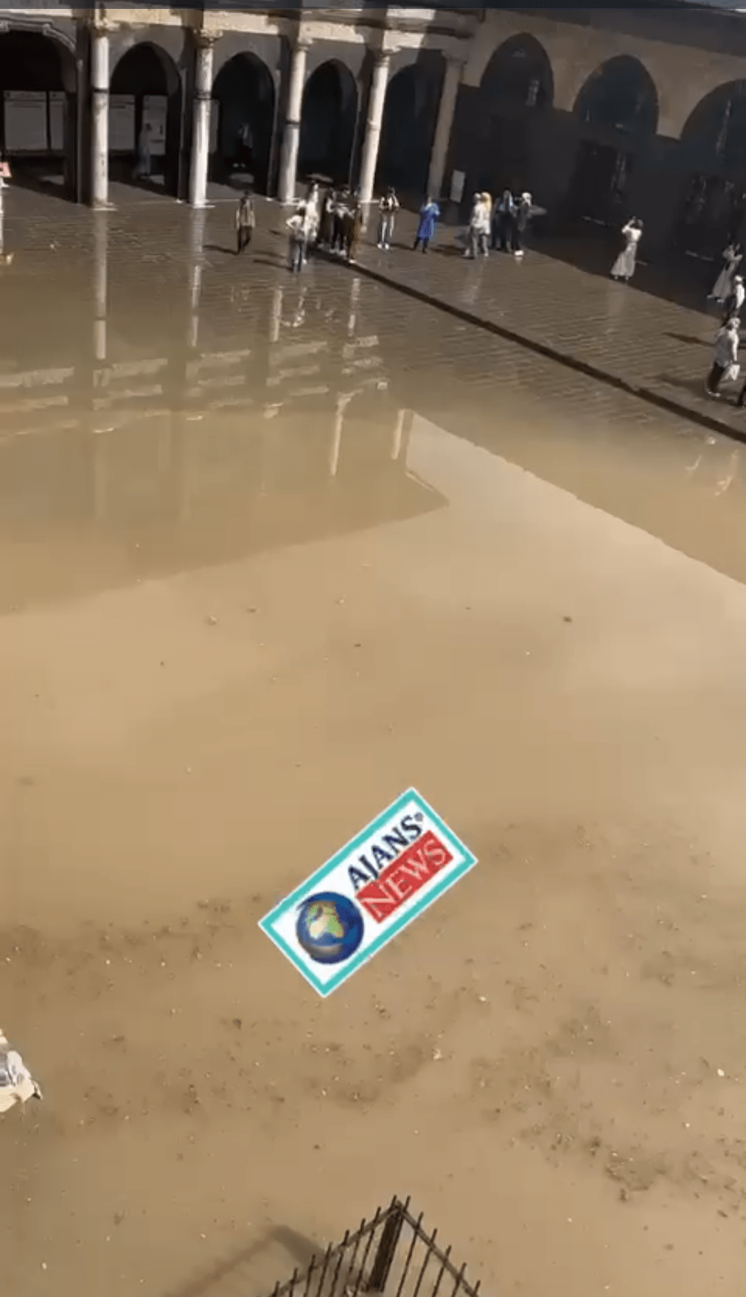 Diyarbakır’da Sağanak Yağış Hayatı Felç Etti: Tarihi Ulu Camii Su Altında