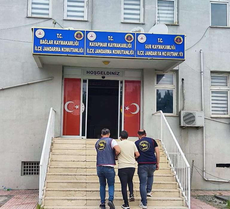 Diyarbakır’da 82 Yıl Hapis Cezası Bulunan Dolandırıcı Yakalandı