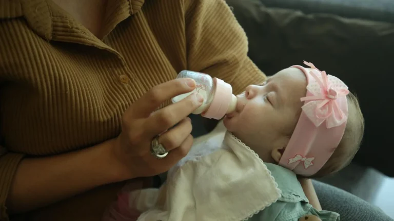 Ticaret Bakanlığı’ndan Anne Sütü Satışına Yasak