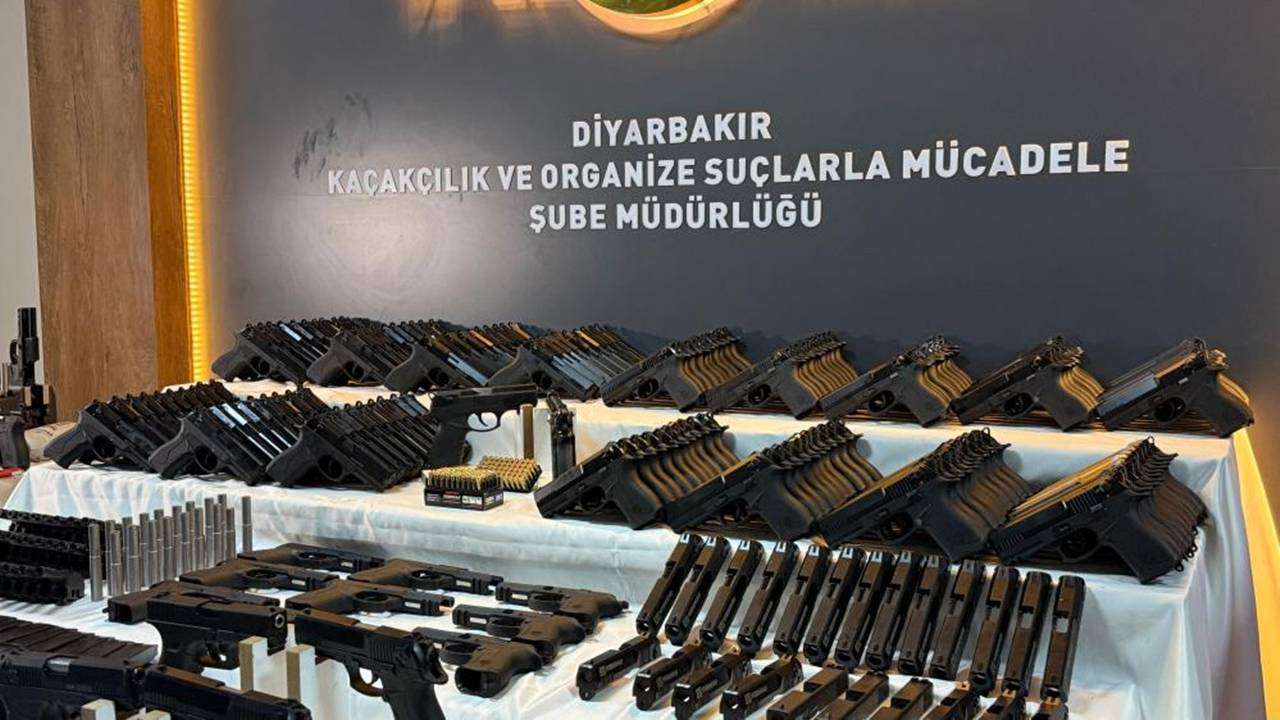 Diyarbakır’da Oyuncakçı Dükkânı Kılığında Silah Atölyesi Ortaya Çıkarıldı