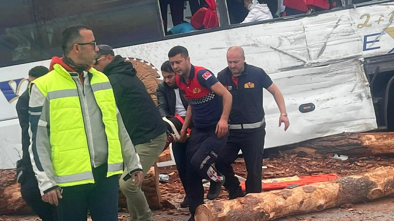 Çanakkale’de zincirleme kaza: ölü ve yarlılar var