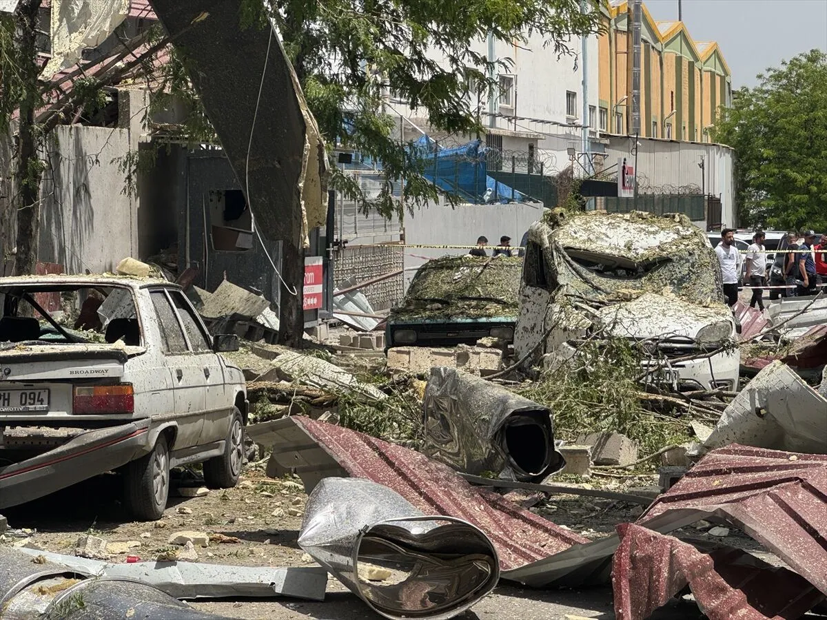 Gaziantep’te bir halı fabrikasında patlama: Çok sayıda yaralı var!