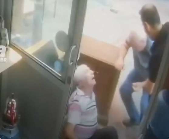 Kalp Krizi Geçiren Arkadaşına Yardım Ederken O da Hayatını Kaybetti