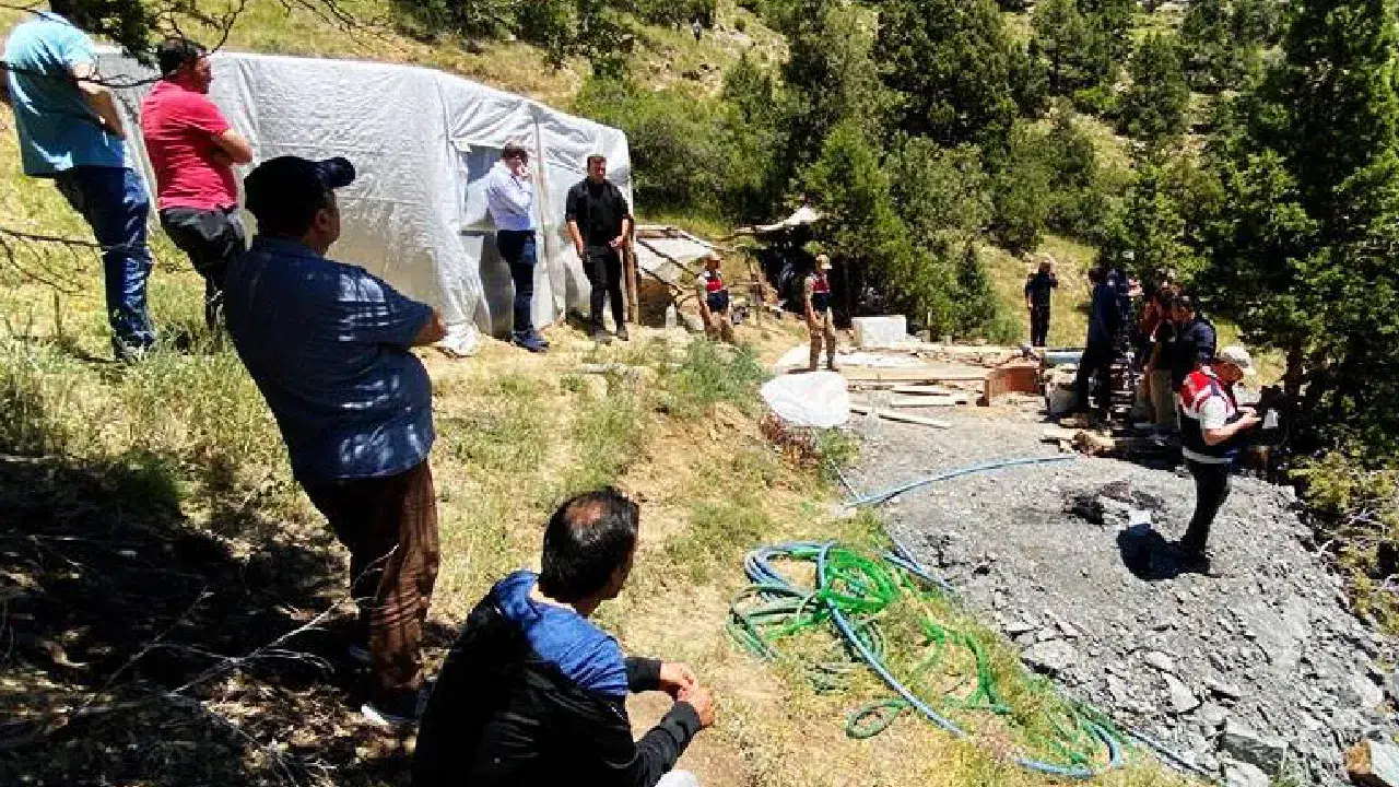 Erzurum Oltu’da Taş Ocağı Göçüğü: Üç İşçi Hayatını Kaybetti
