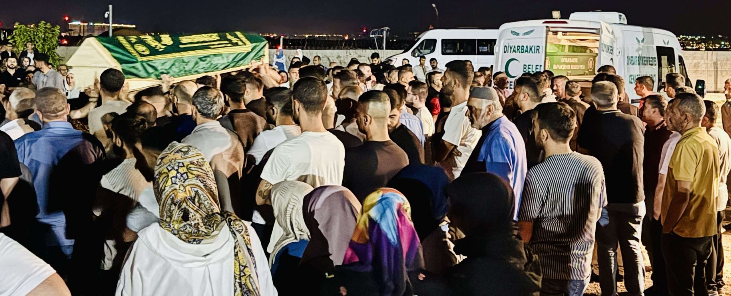 Diyarbakır’da Yangında ölen anne ve 3 çocuğunun cenazesi defnedildi