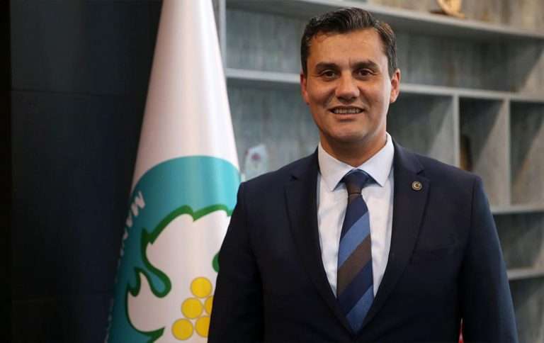 Manisa Büyükşehir Belediye Başkanı Ferdi Zeyrek hayatını kaybetti