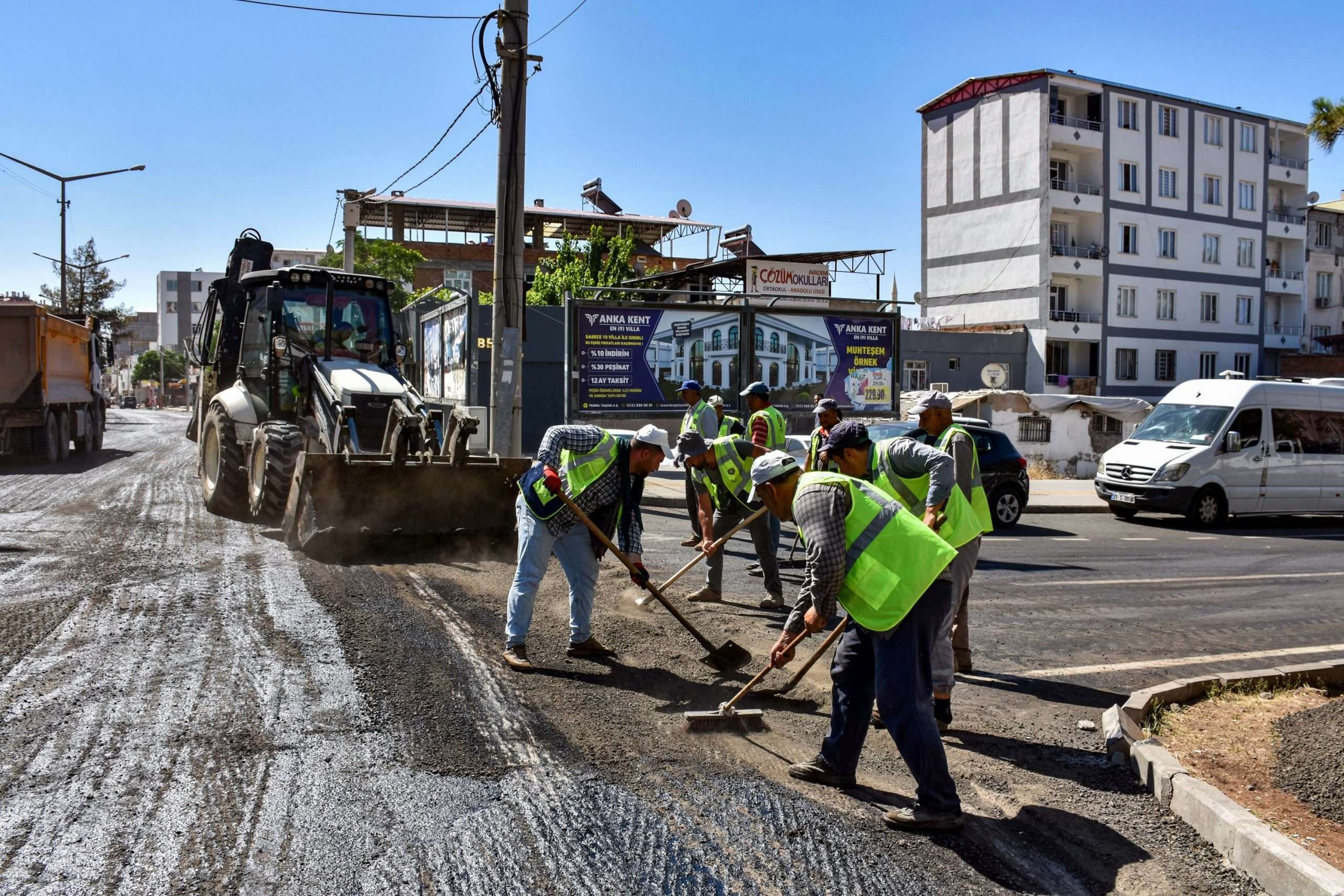 Diyarbakır Büyükşehir Belediyesi’nin Bağlar Asfalt Yenileme Çalışmaları