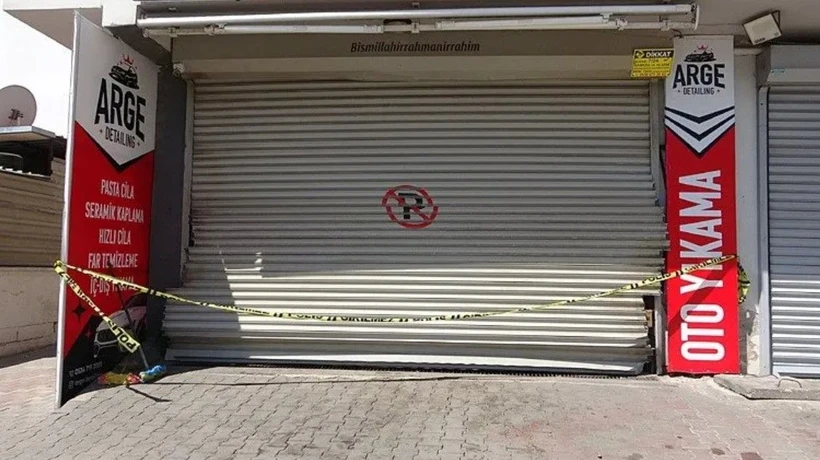 Mersin’de Oto Yıkama Dükkanında 4 Genç ve Bir Köpek Ölü Bulundu