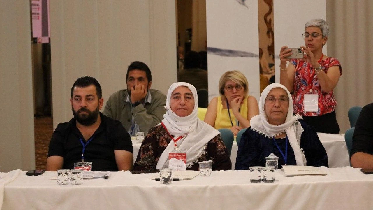 Eren Bülbül ve Uğur Kaymaz’ın anneleri Diyarbakır’da buluştu!