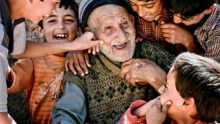 Cihat TOPRAK: Bayramın Özü Nereye Kayboldu?