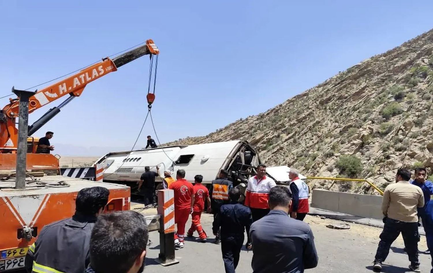 İran’da otobüs kazası: 21 ölü,34 yaralı