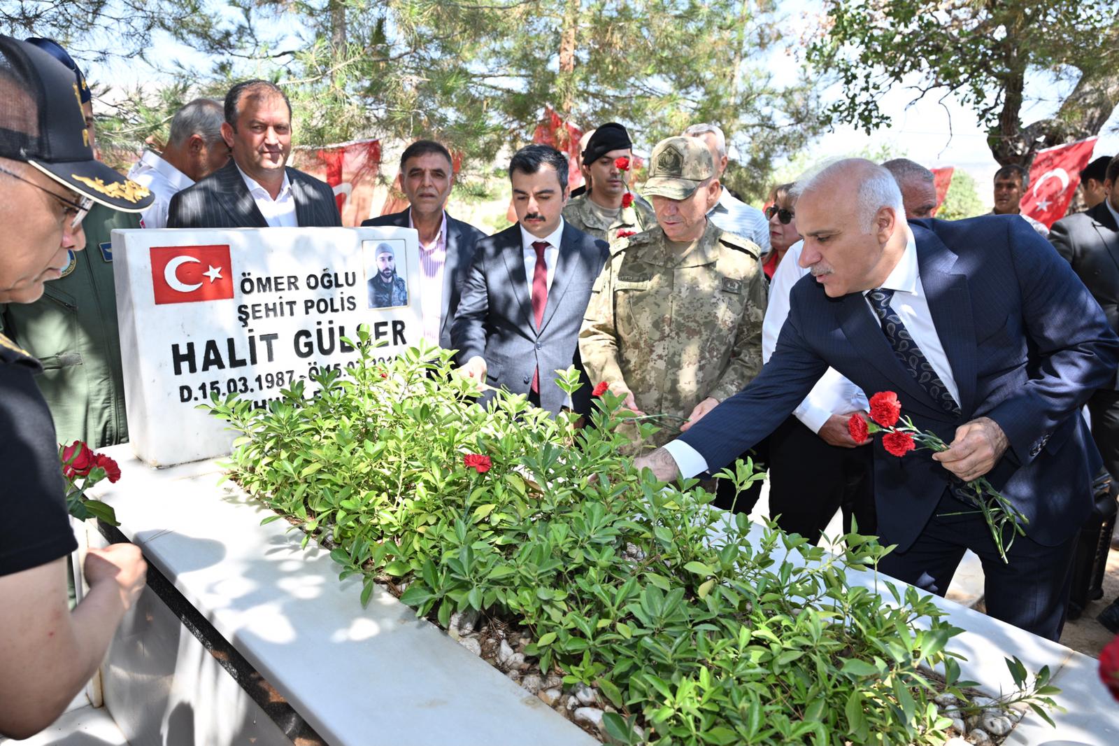 15 Temmuz Şehitleri Diyarbakır’da Dualarla Anıldı