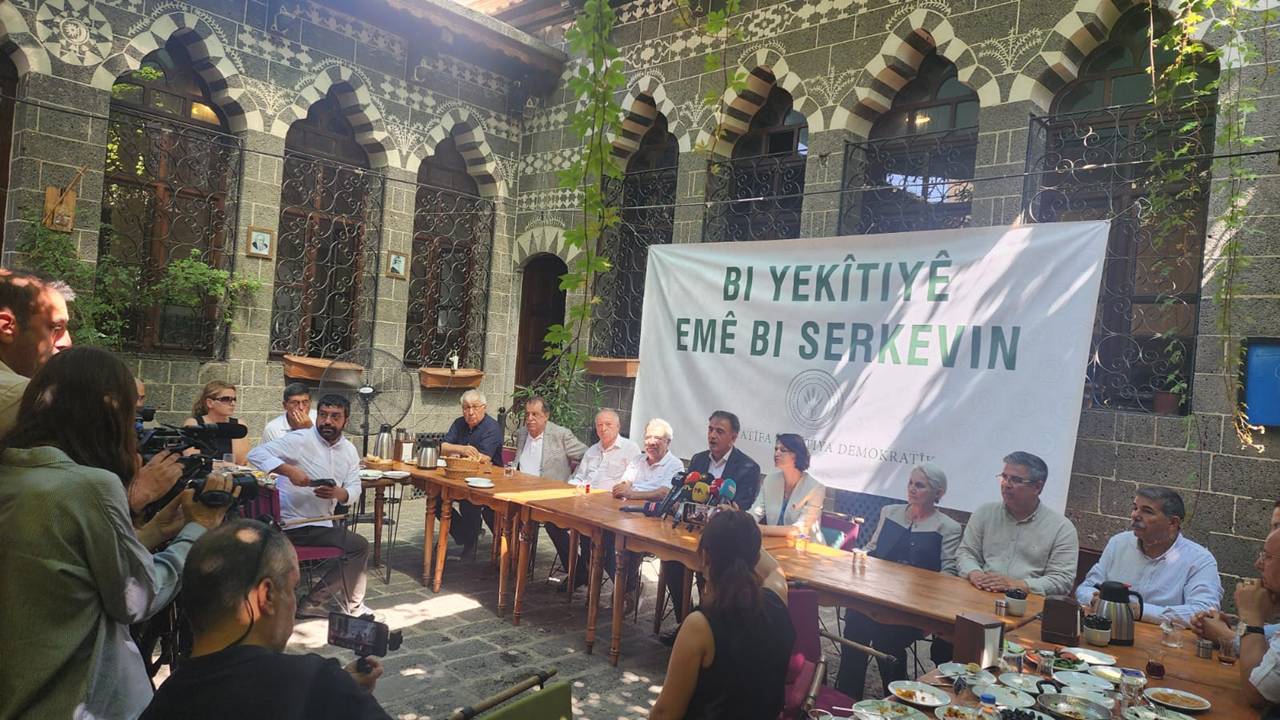 Demokratik Birlik İnisiyatifi, Kürtlerin Birliği İçin Diyarbakır’da Konferans Düzenleyecek