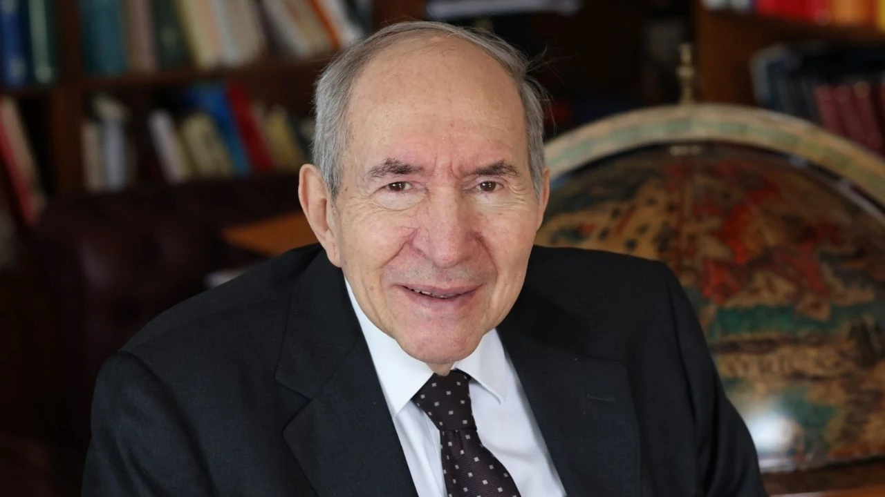 Eski CHP Genel Başkanı Altan Öymen hayatını kaybetti