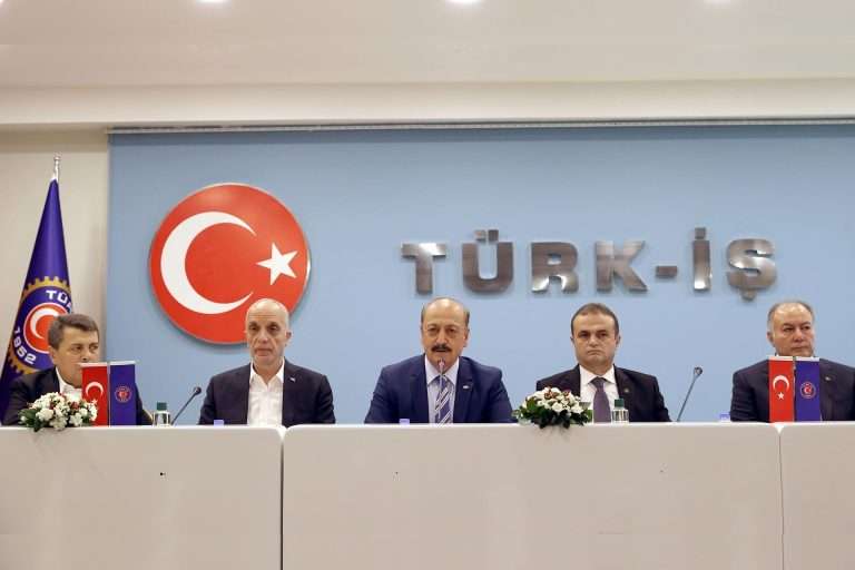 TÜRK-İŞ ve HAK-İŞ Hükümetle Anlaşma Sağladı