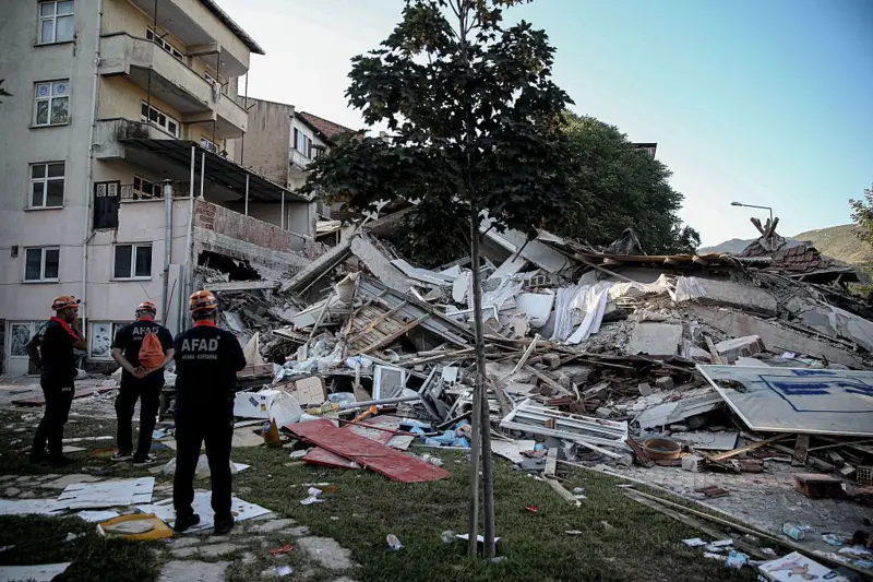 Balıkesir Sındırgı’da 6,1 Büyüklüğündeki Depremde 1 ölü