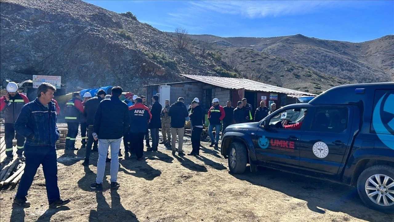 Elazığ’ın Palu İlçesindeki Maden Göçüğünde Bir İşçi Mahsur Kaldı