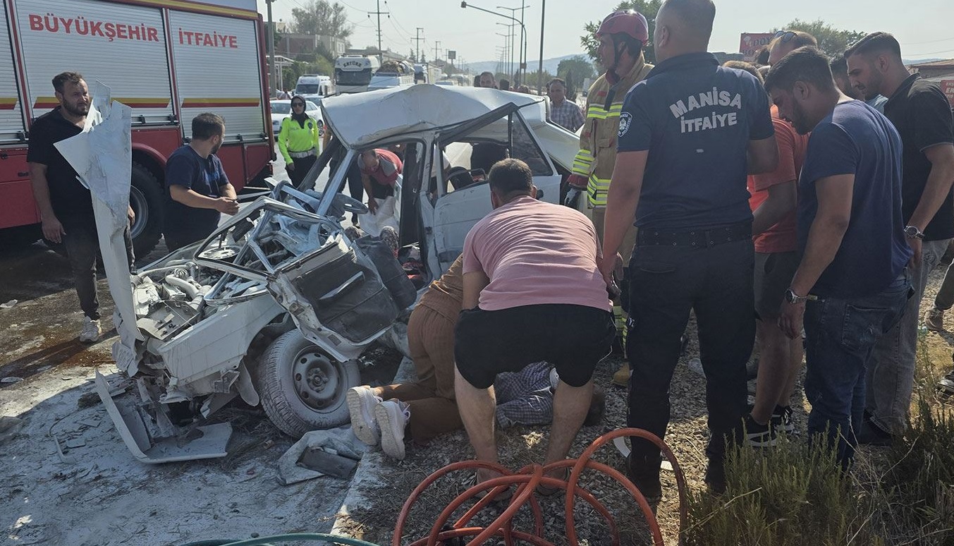 Manisa’da kaza: 2 ölü, 1 yaralı