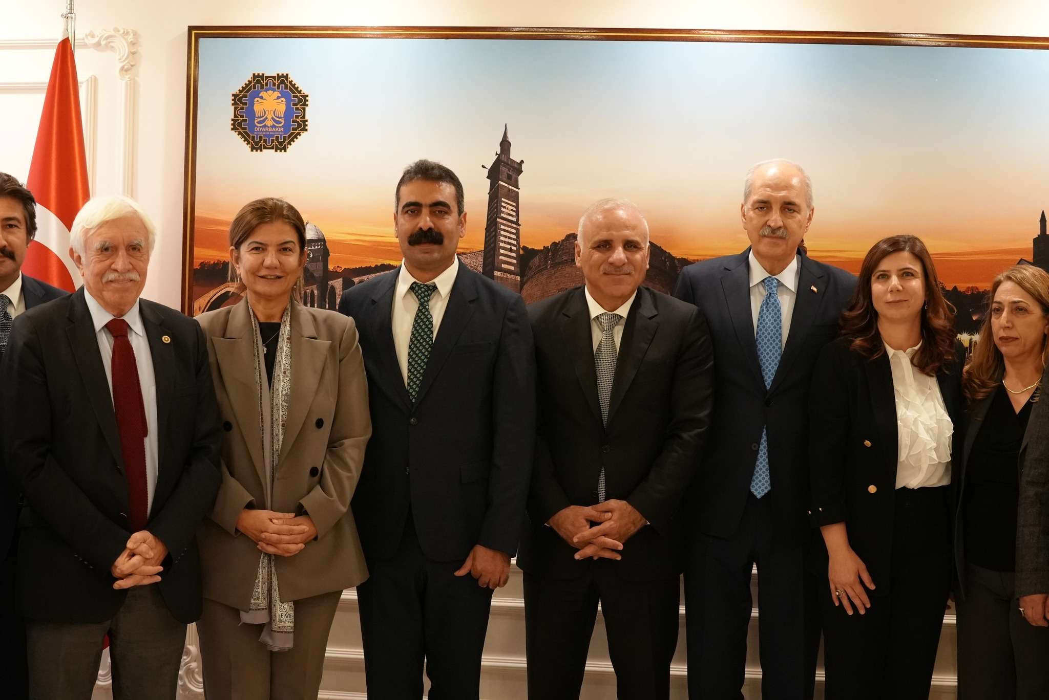 Kurtulmuş’tan Diyarbakır’a Ziyaret: DEM Partili Belediyede “Kürtçe Karşılama”