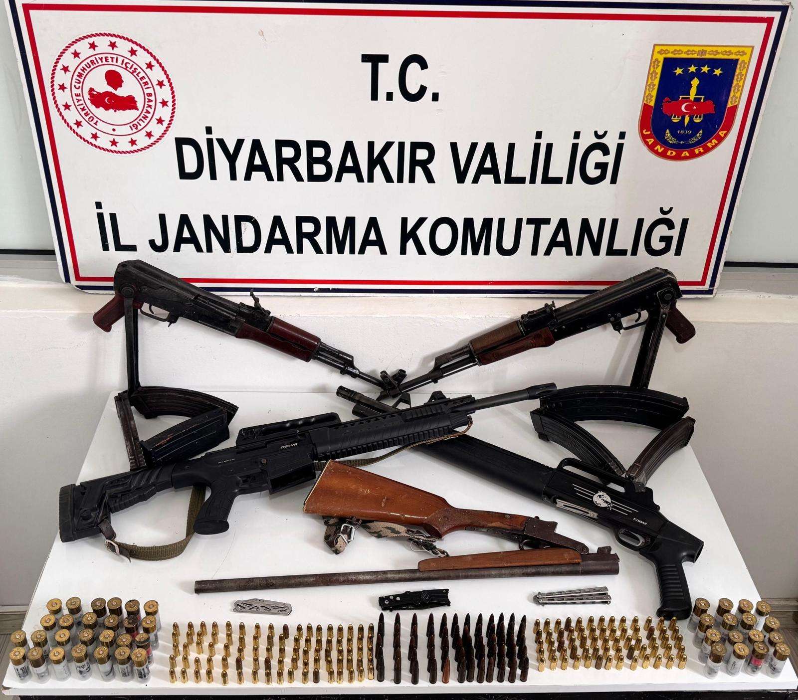 Diyarbakır’da Silah Kaçakçılığına Darbe: Çok Sayıda Ruhsatsız Silah ve Mühimmat Ele Geçirildi