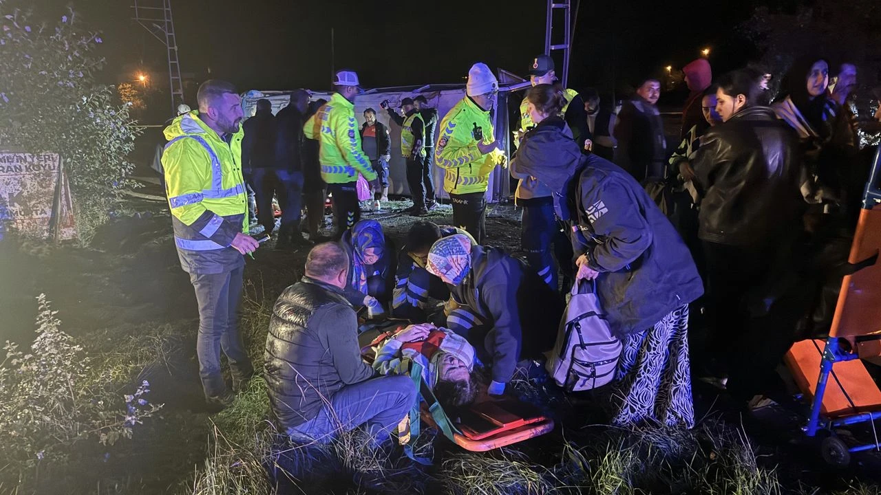 Kastamonu’da Tur Midibüsü Devrildi: 25 Kişi Yaralandı!